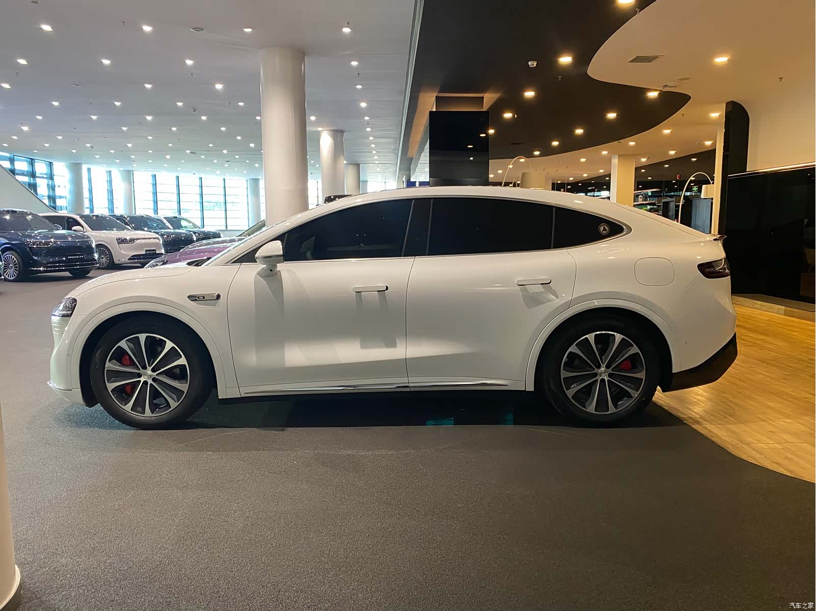 Luxeed R7, 2025 все фото