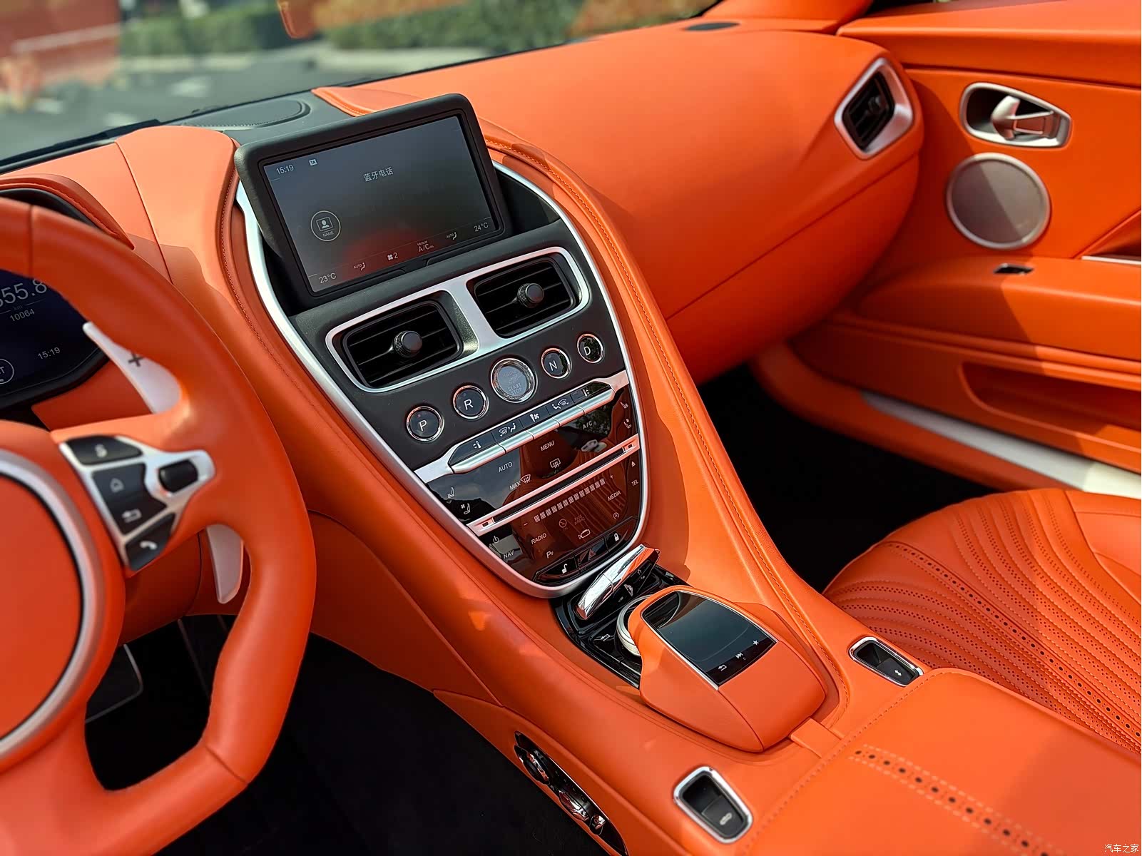 Aston Martin DB11, 2023 9
