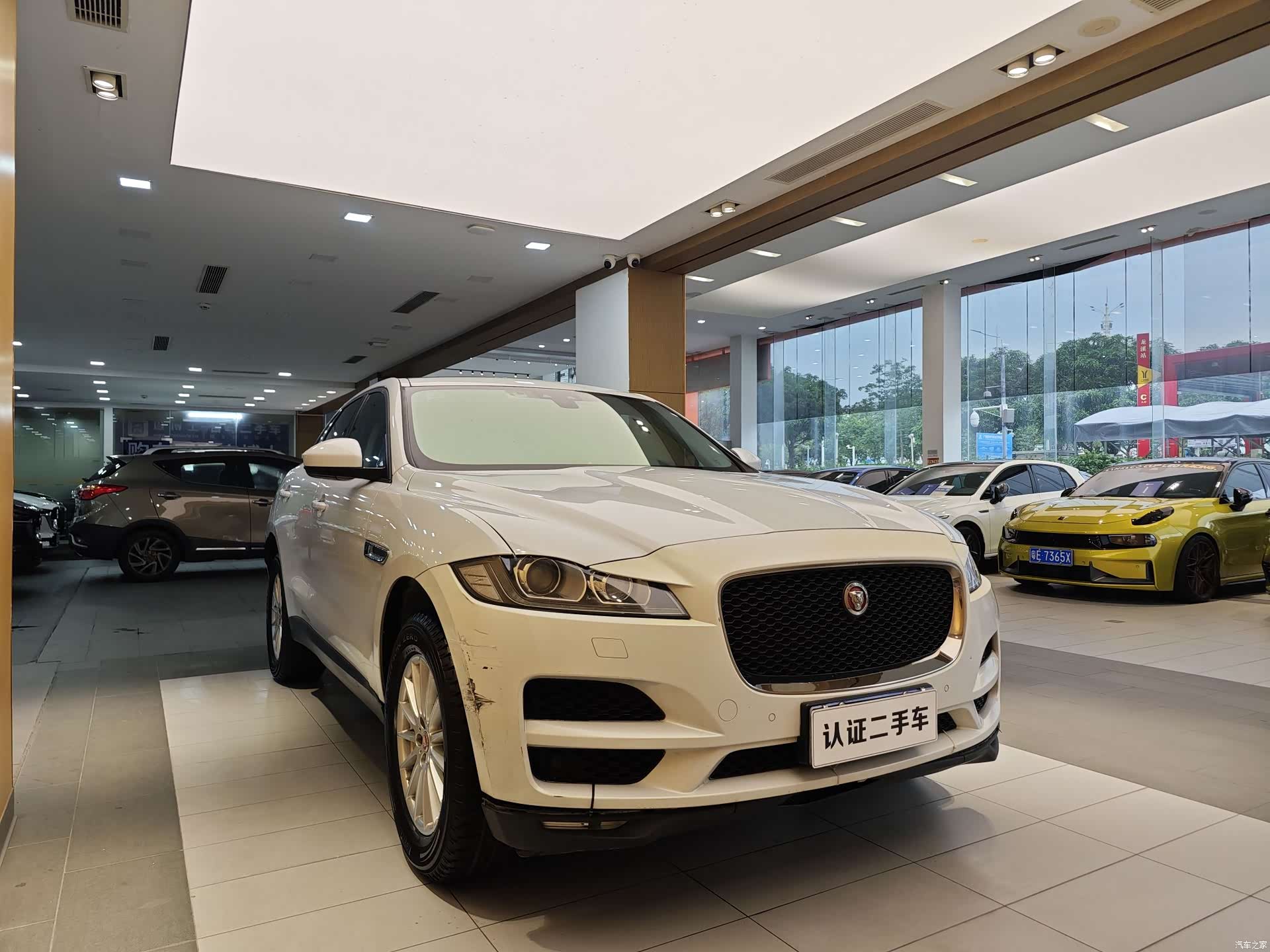 Jaguar F-PACE, 2018 все фото