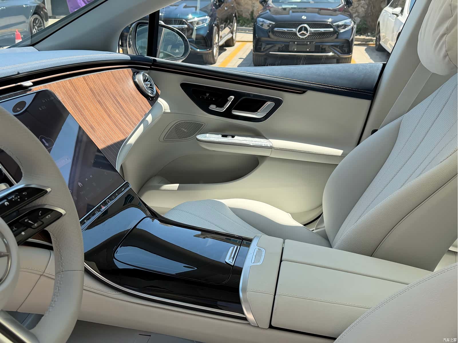 Mercedes-Benz EQE, 2025 8