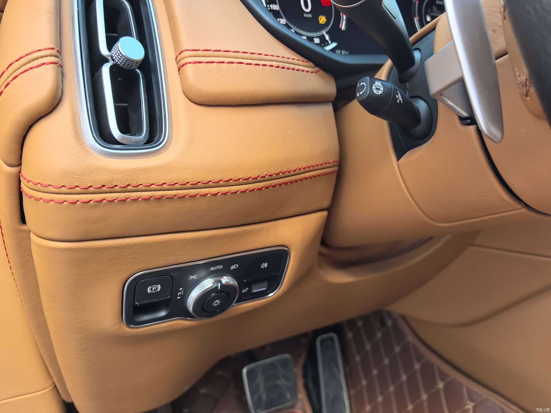 Aston Martin DBX, 2021 25