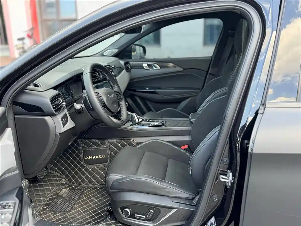 Lynk & Co 03
