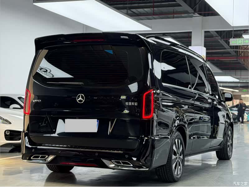 Mercedes-Benz 7, 2023 10