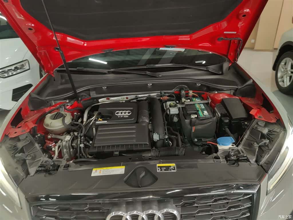 Audi Q2L, 2019 10