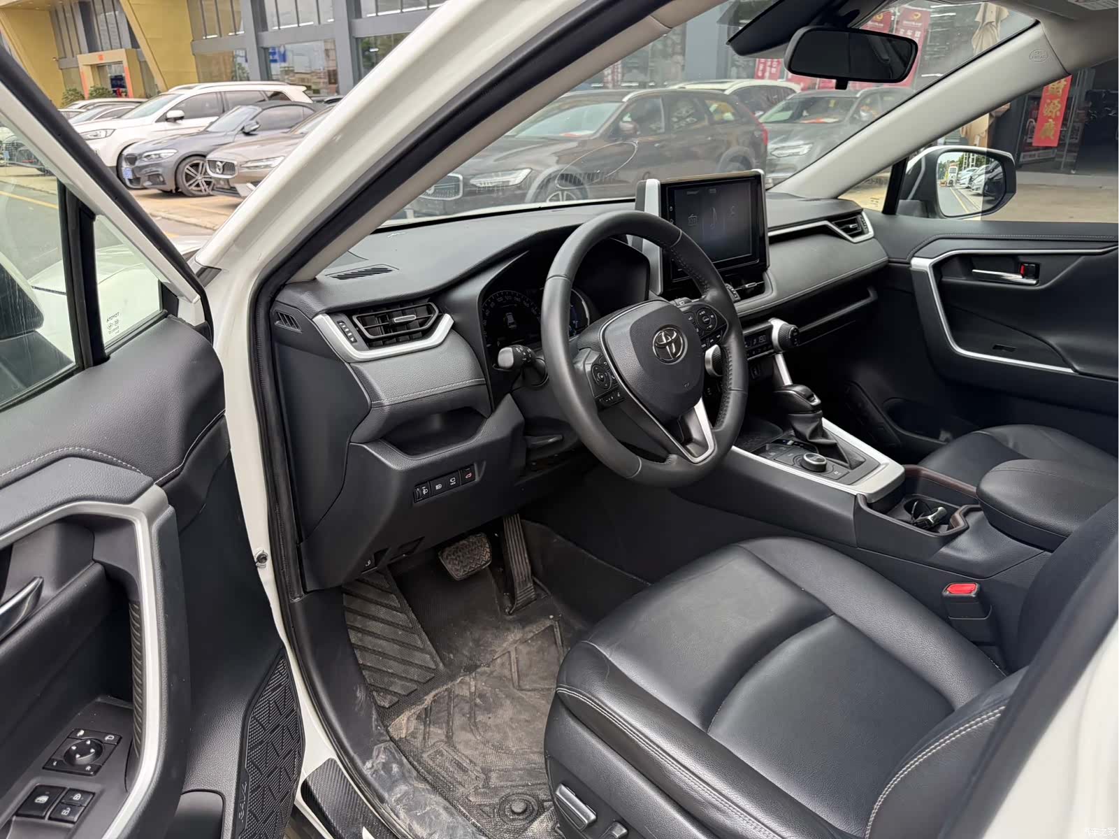 Toyota RAV4, 2021 4