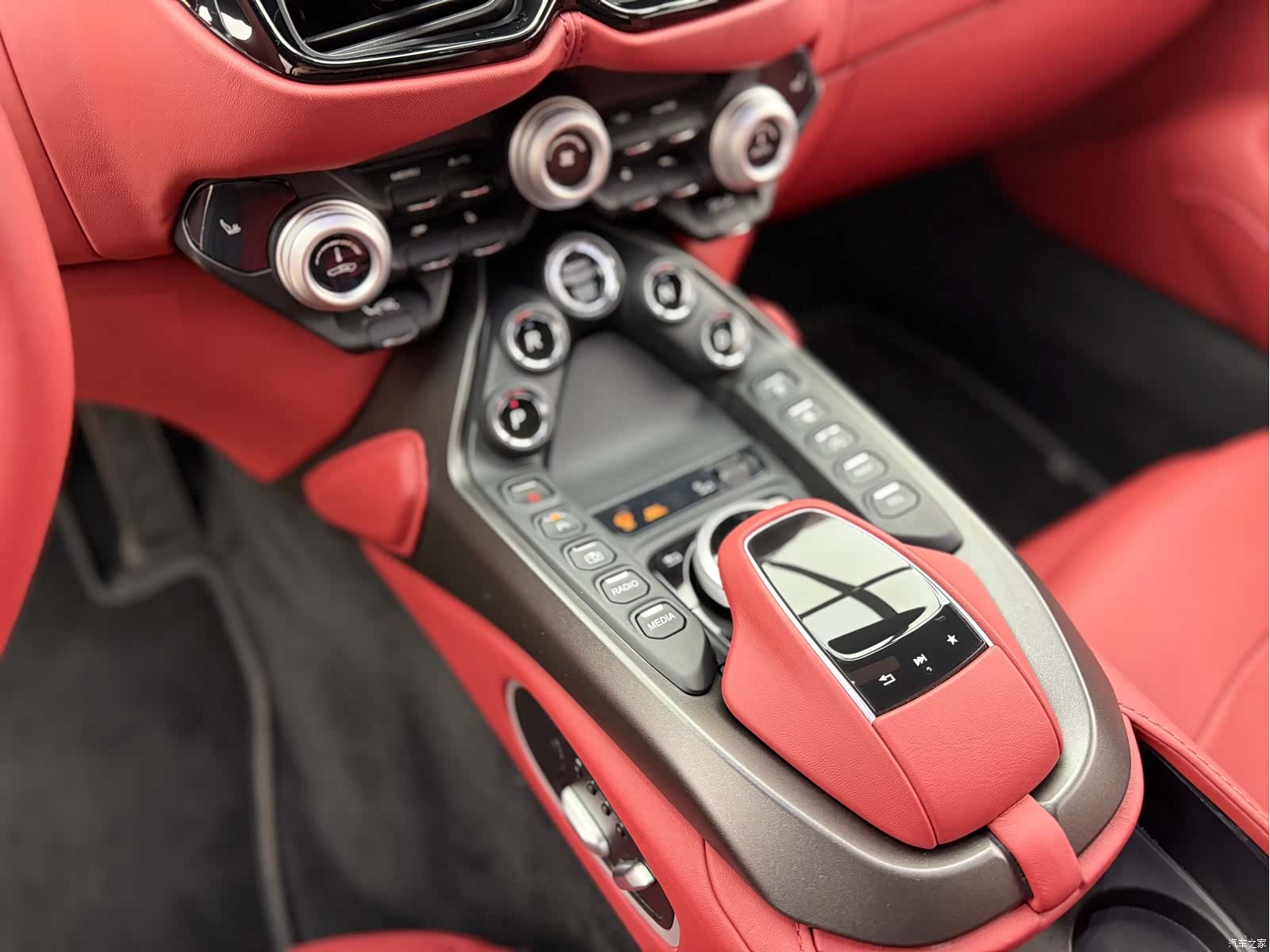 Aston Martin Vantage, 2022 7