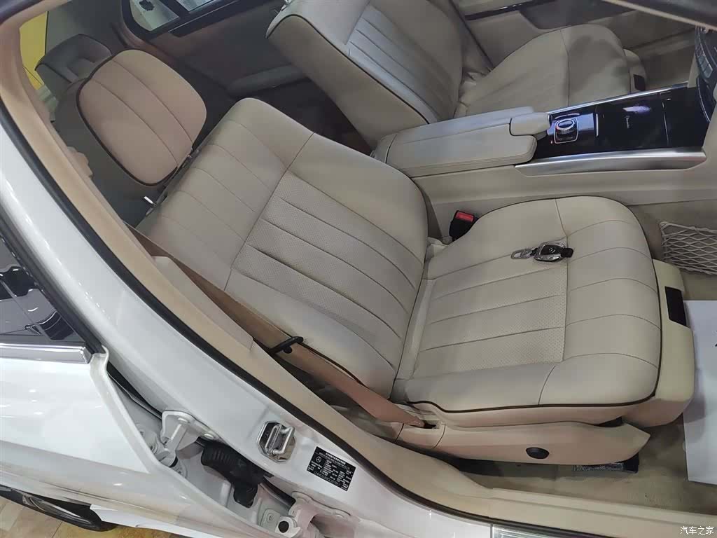 Mercedes-Benz E-Class, 2015 25