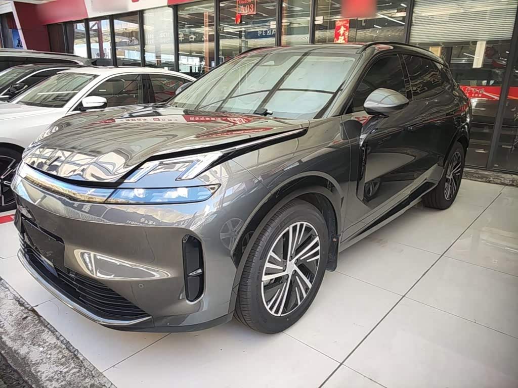 Lynk & Co 08 EM-P