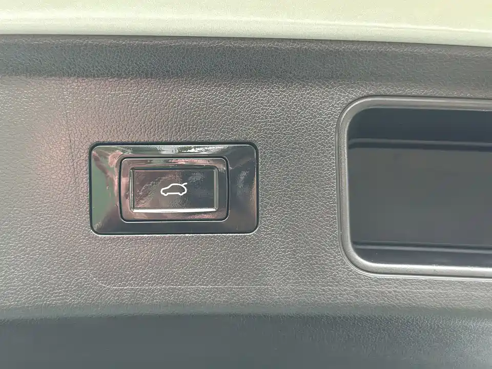 AITO Ask the world M5