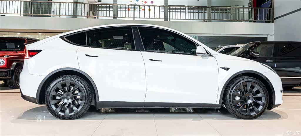 Tesla Model Y, 2023 4