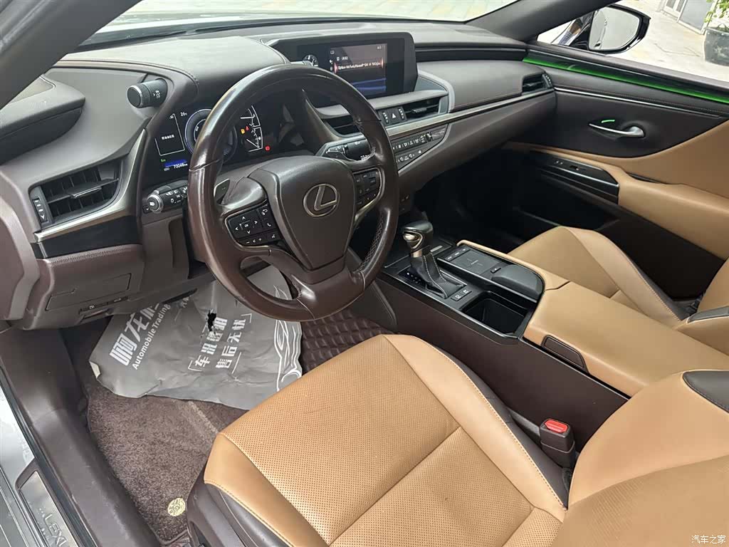 Lexus ES, 2021 14