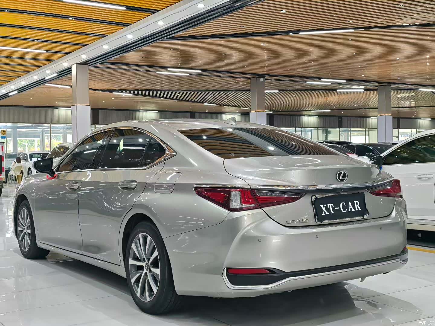 Lexus ES, 2020 6