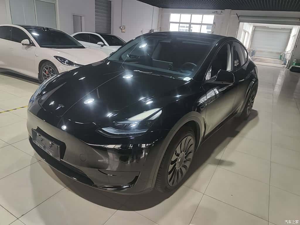 Tesla Model Y, 2023 1