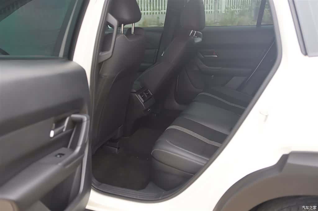 Mazda CX-50, 2023 12