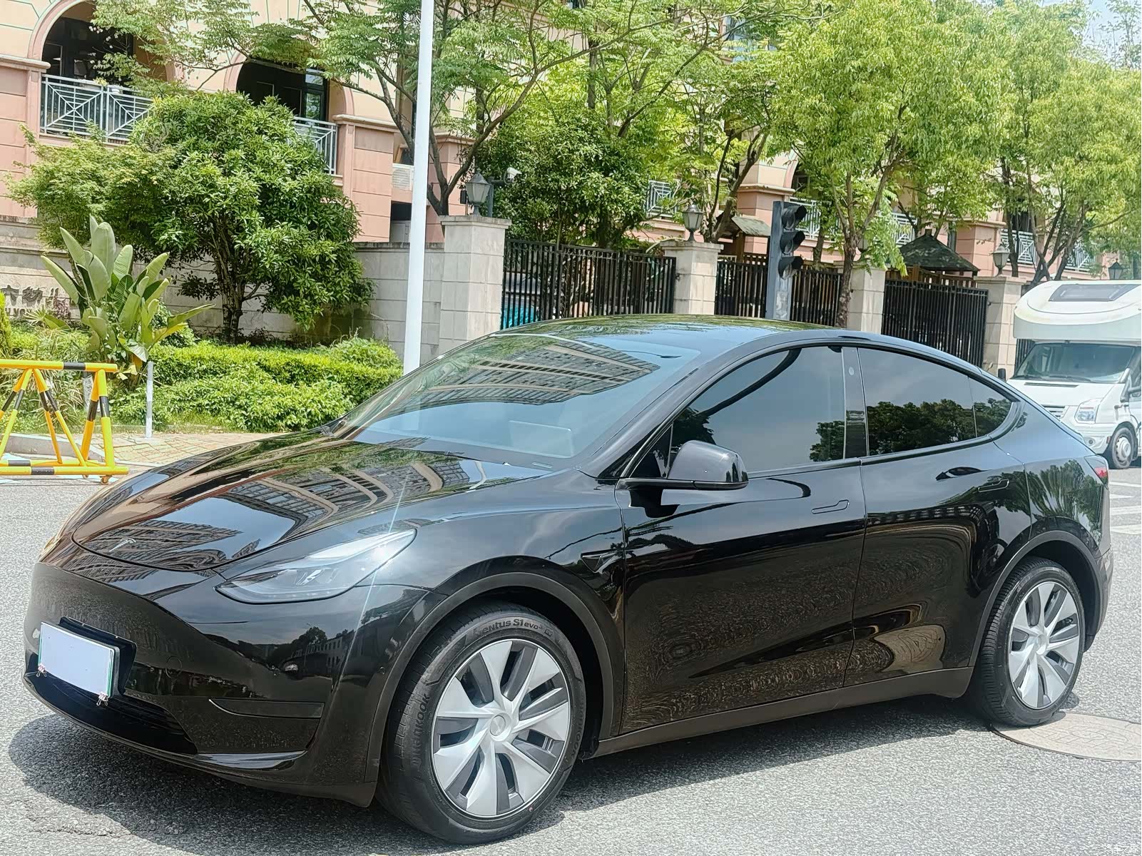 Tesla Model Y, 2022 3