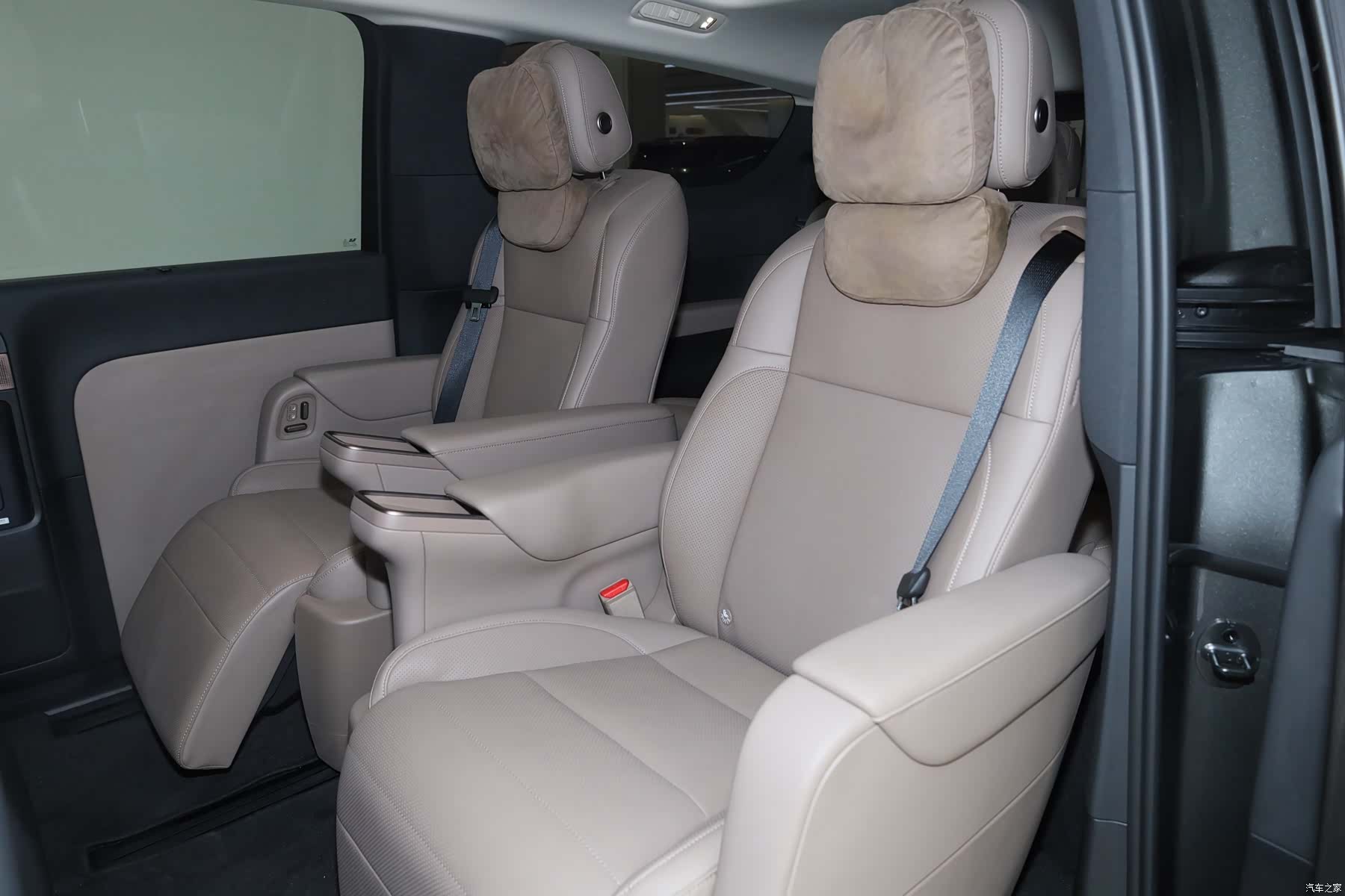 Li Auto MEGA, 2025 40