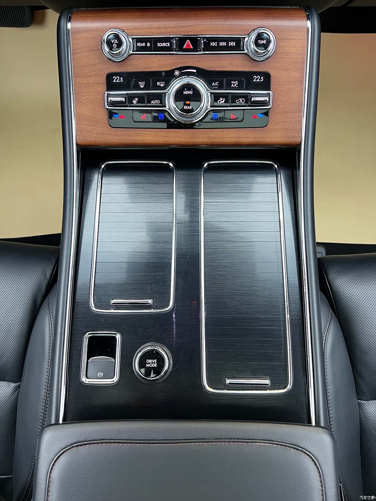 Lincoln Aviator, 2021 32