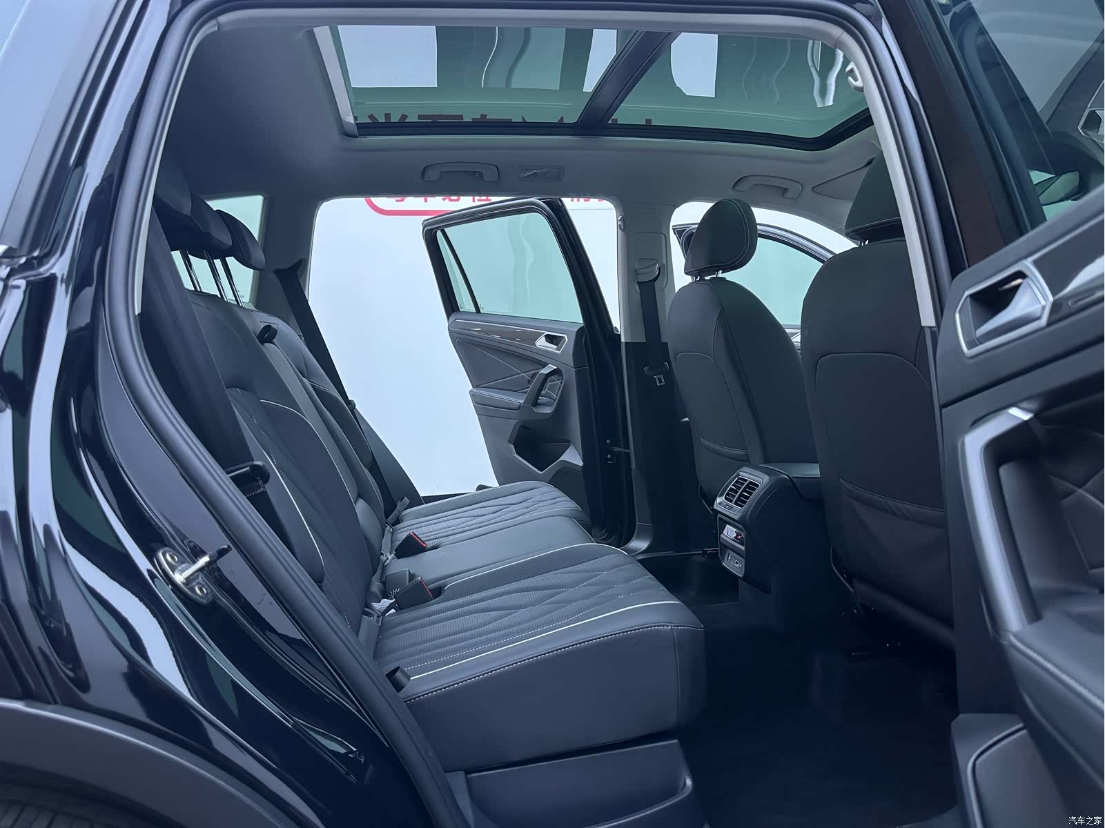 Volkswagen Tiguan L, 2023 23