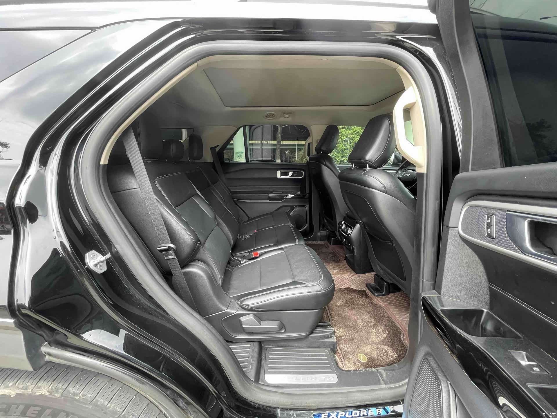 Ford Explorer, 2021 10