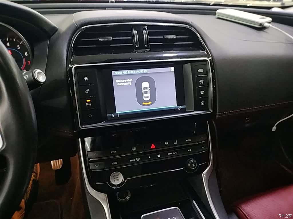 Jaguar XE, 2017 13