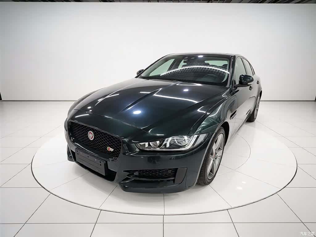 Jaguar XE, 2017 1