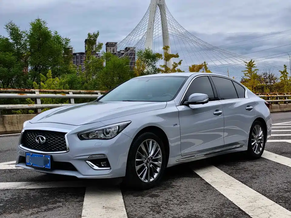 Infiniti Q50L