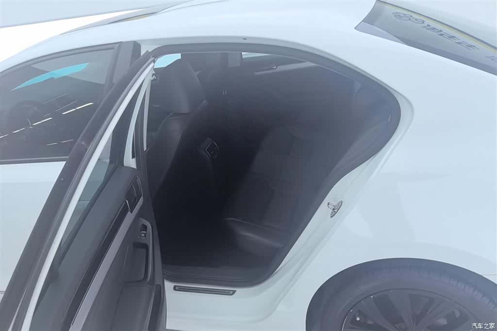 Volkswagen Sagitar, 2017 11