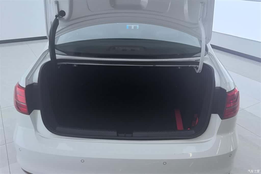 Volkswagen Sagitar, 2017 4