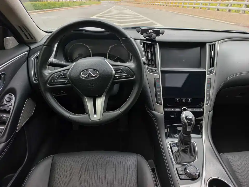 Infiniti Q50L