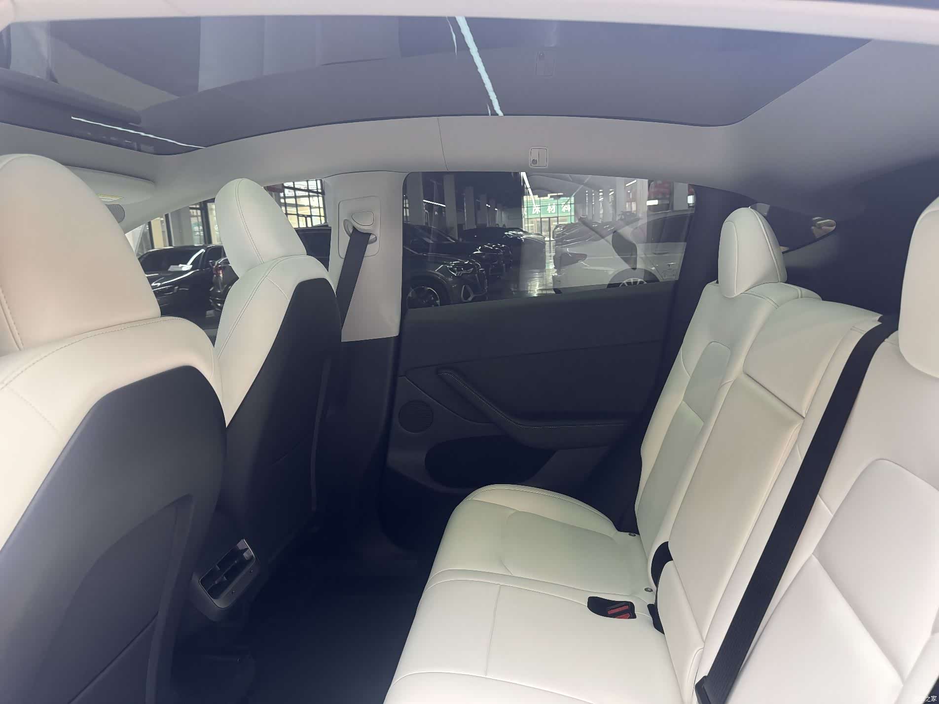 Tesla Model Y, 2022 16