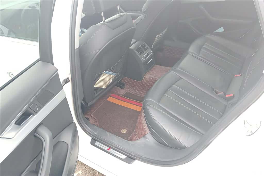 Audi A4L, 2021 11