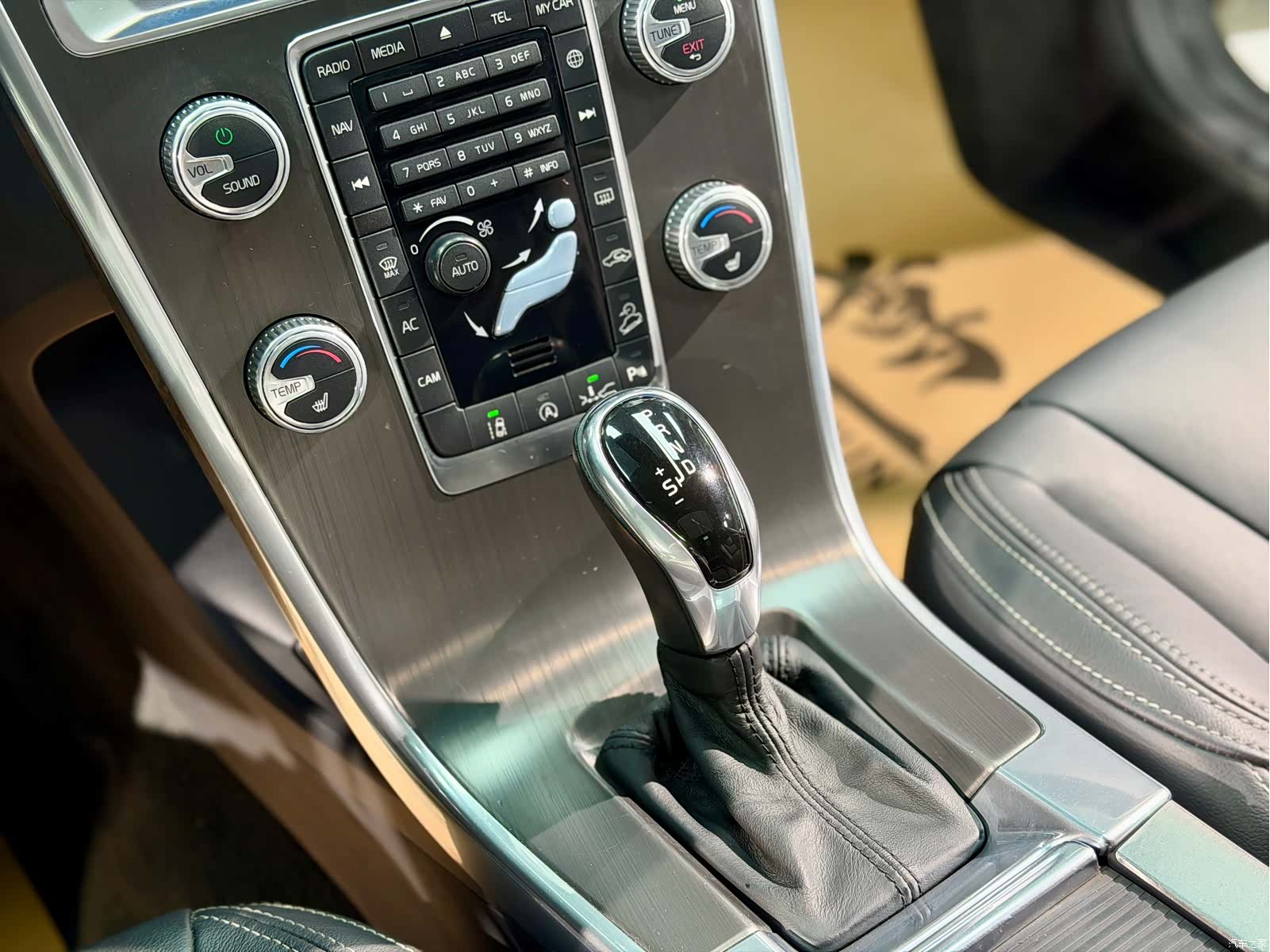 Volvo XC60, 2015 11