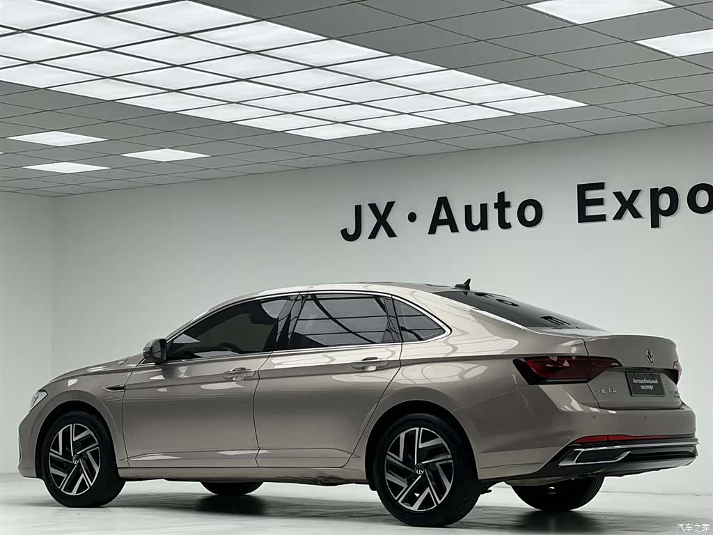 Volkswagen Sagitar, 2022 9