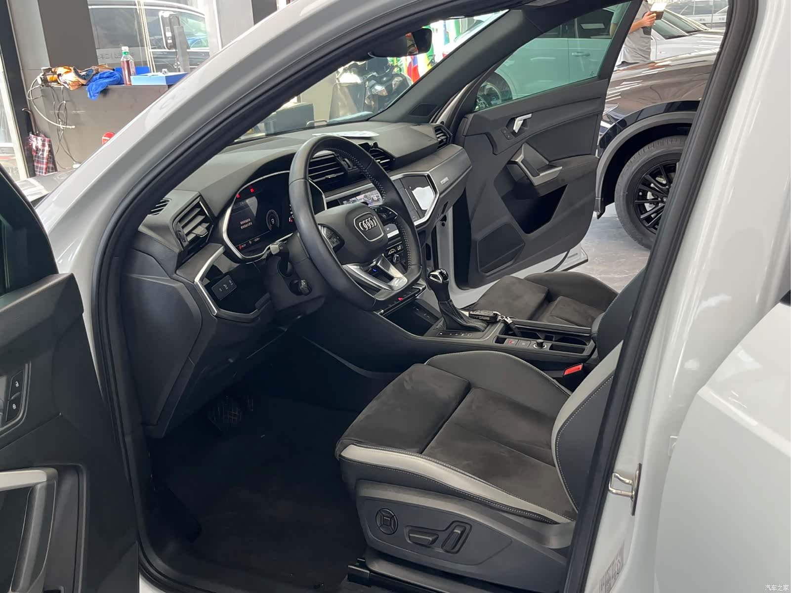 Audi Q3, 2022 все фото