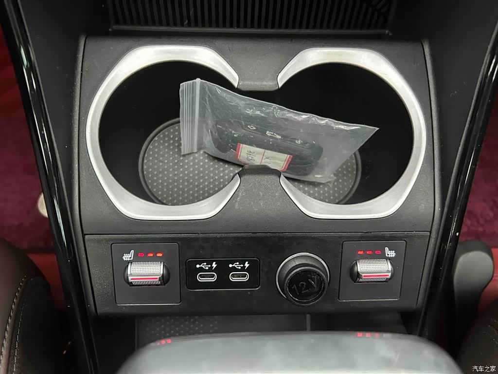 BMW X1, 2023 все фото