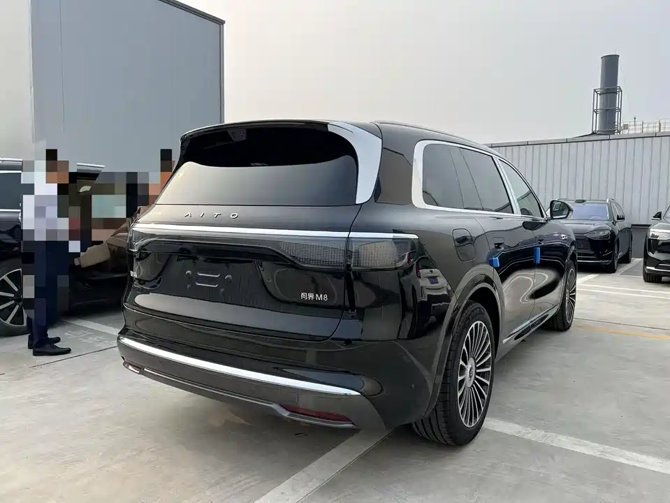 AITO Ask the world M8