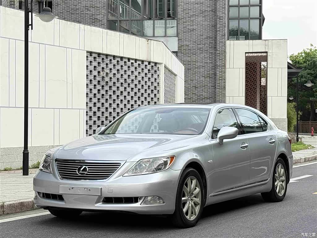 Lexus LS, 2008 3