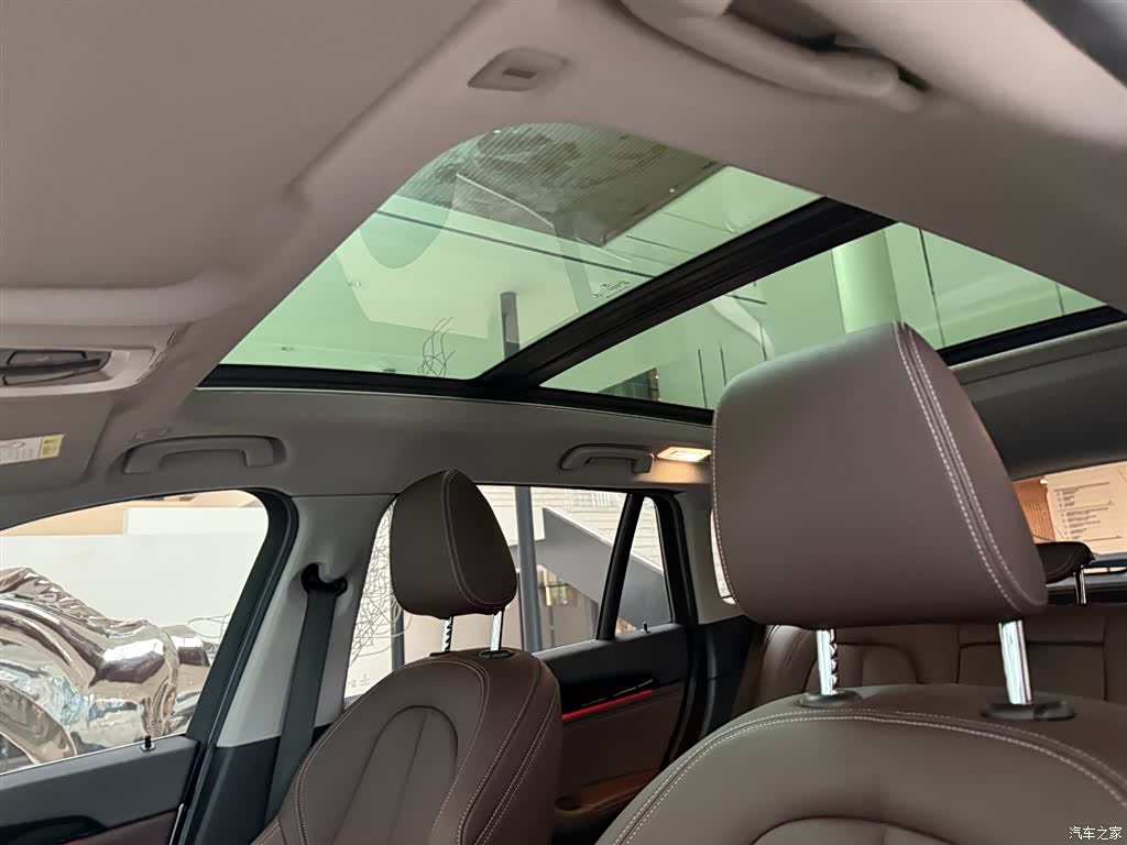 BMW X1, 2021 все фото