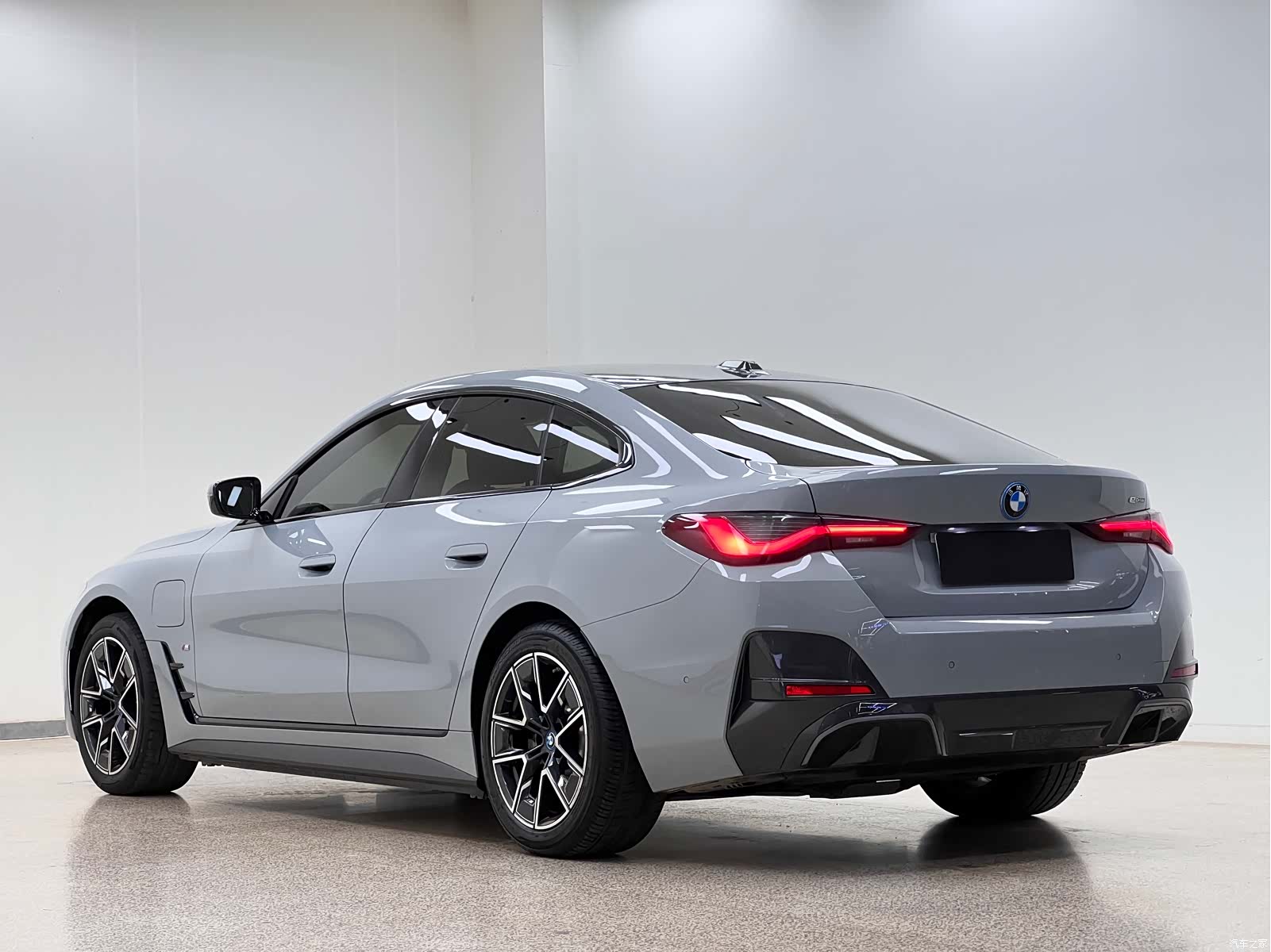 BMW i4, 2024 6