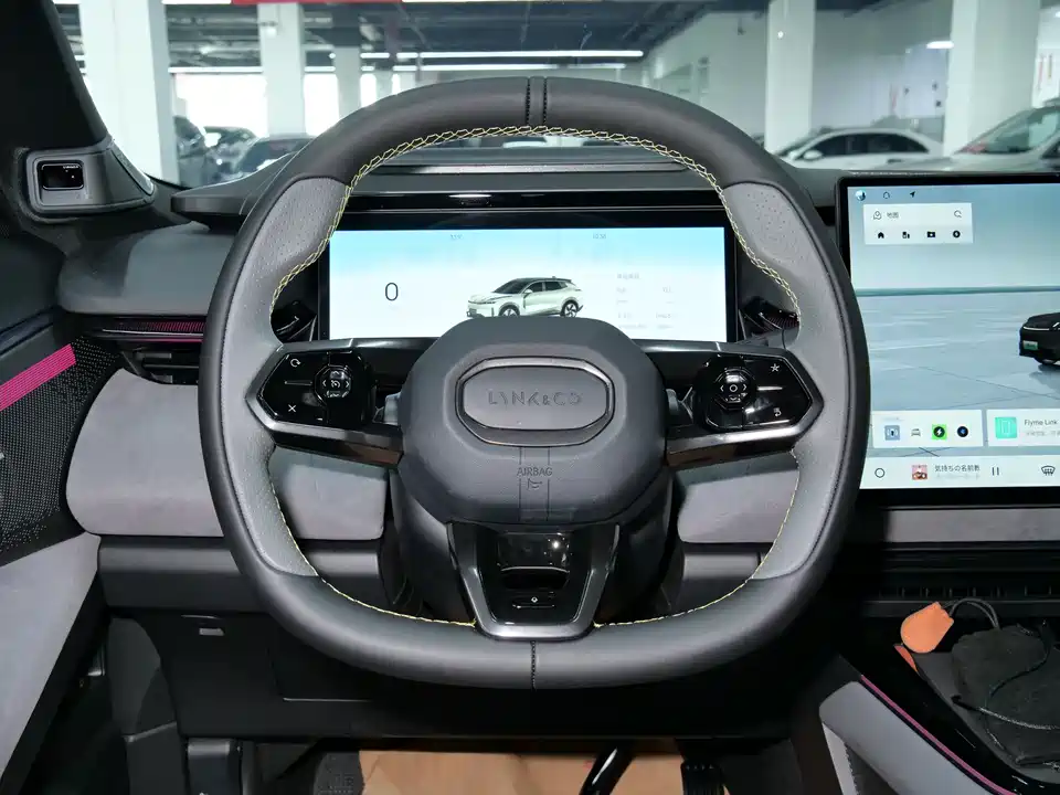 Lynk & Co 08 EM-P