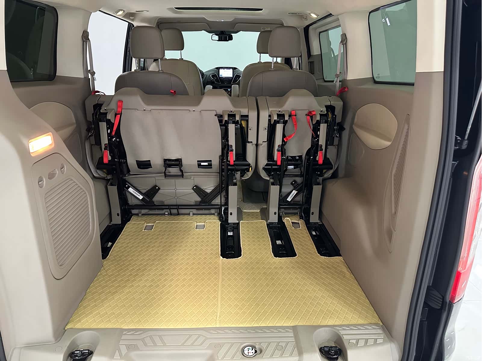 Ford Tourneo, 2017 14