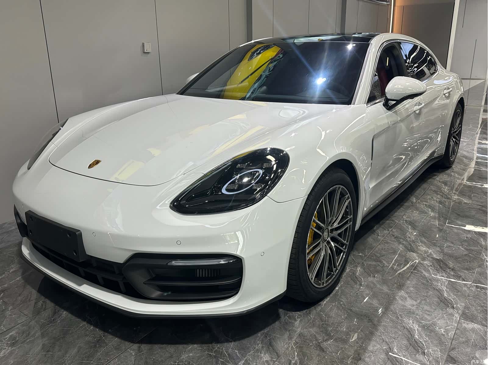 Porsche Panamera, 2022 1