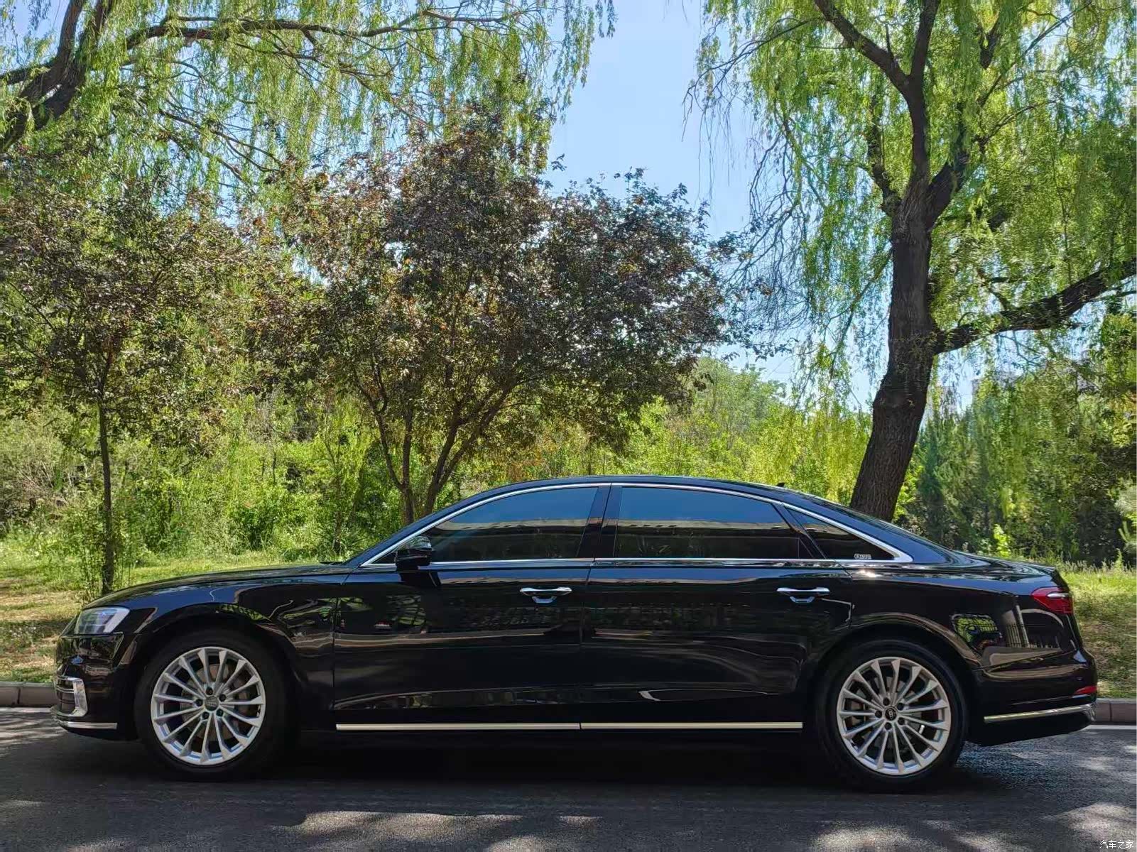 Audi A8L, 2022 3