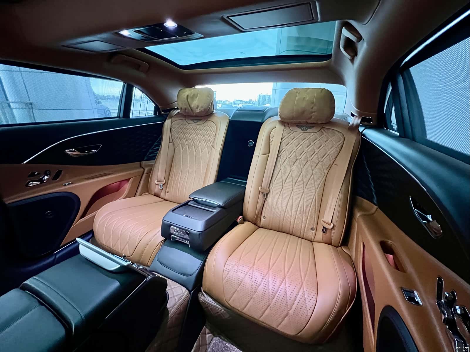 Bentley Flying Spur, 2022 12