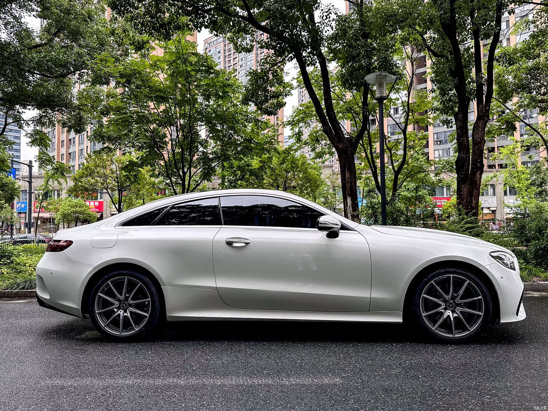 Mercedes-Benz E-Class, 2022 3
