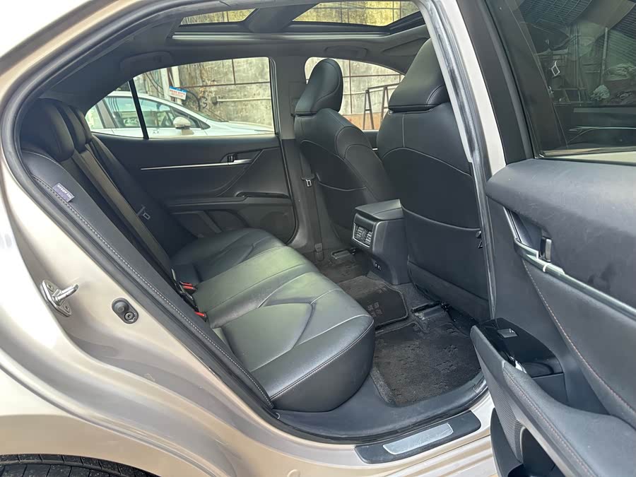 Toyota Camry 2022, фото 6