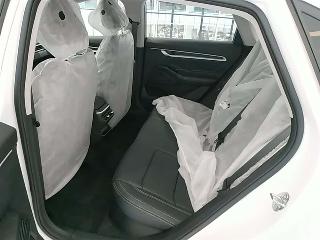 Geely Emgrand, 2026 17
