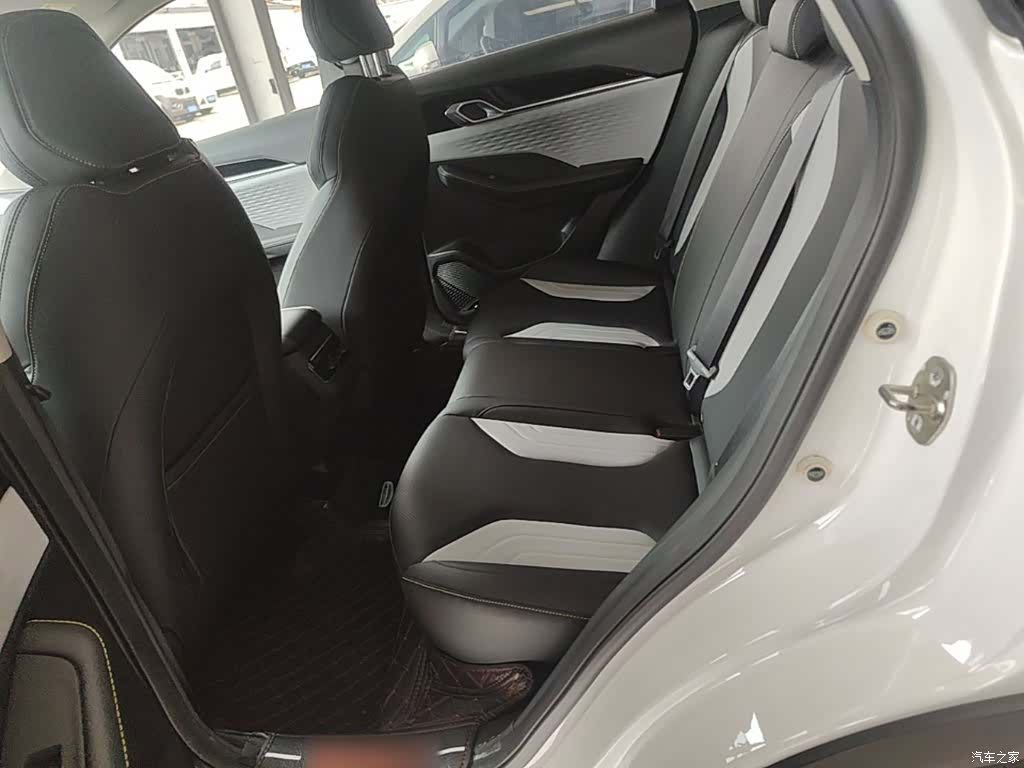 Geely Coolray, 2023 17