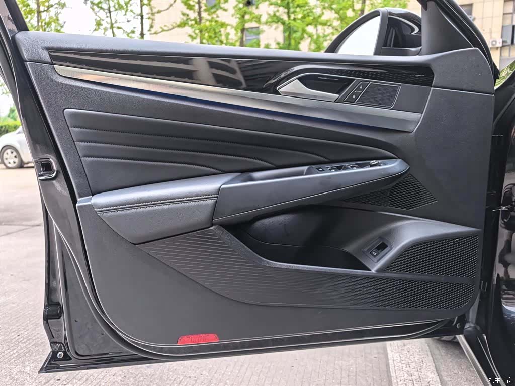 Volkswagen Passat, 2022 13
