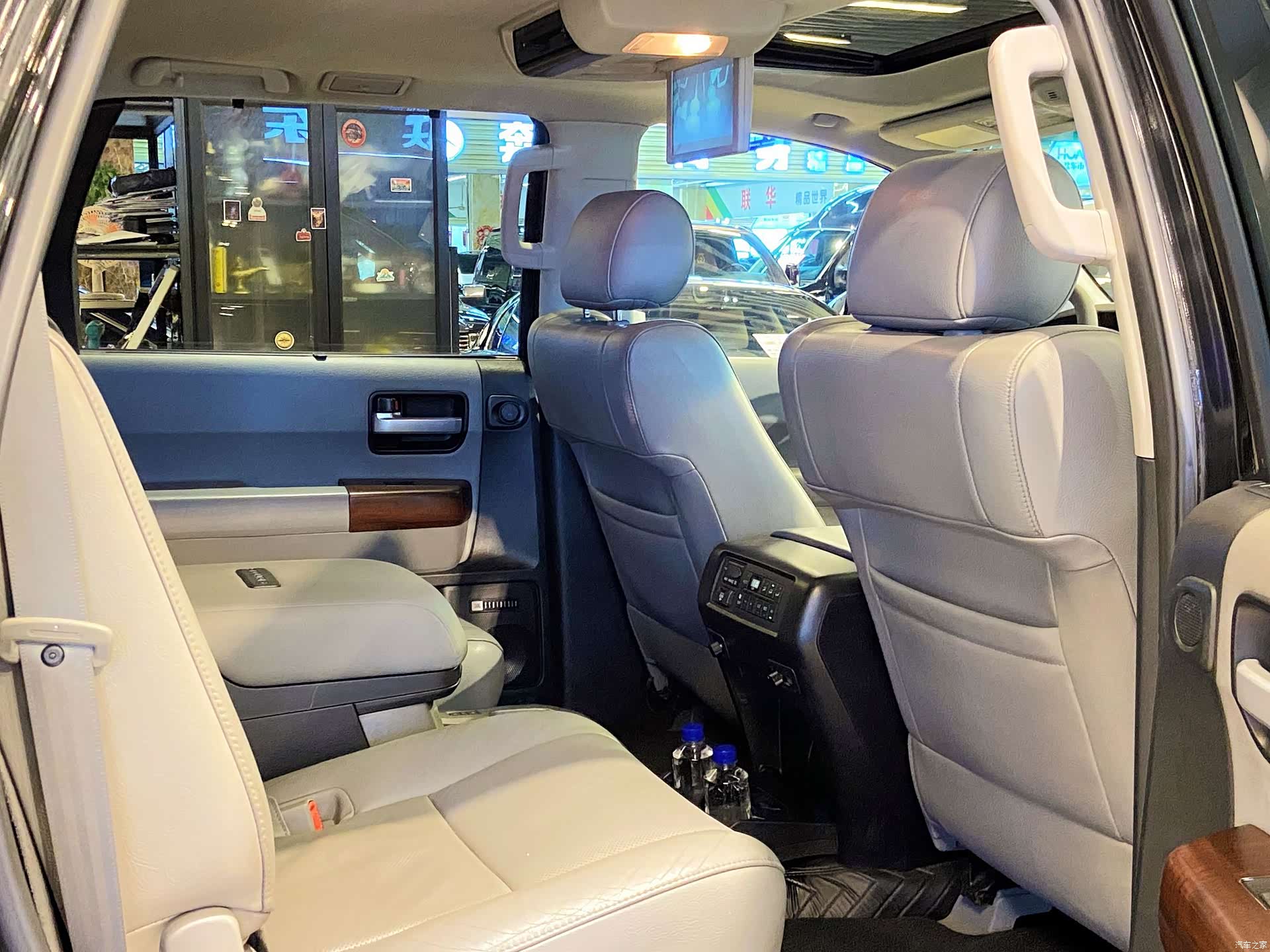 Toyota Sequoia, 2011 20